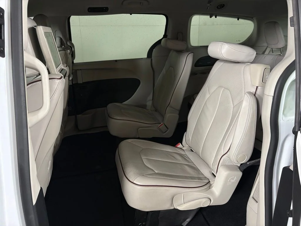 Used 2017 White Chrysler Limited image 35