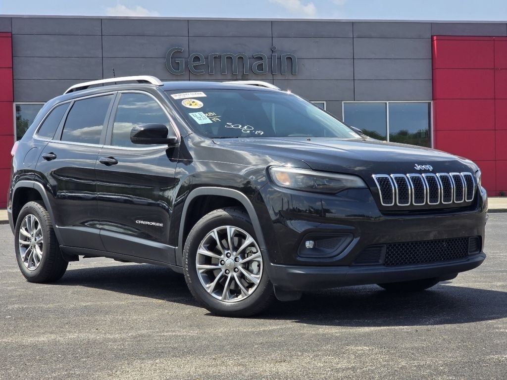 Used 2019 Black Jeep Latitude Plus image 2