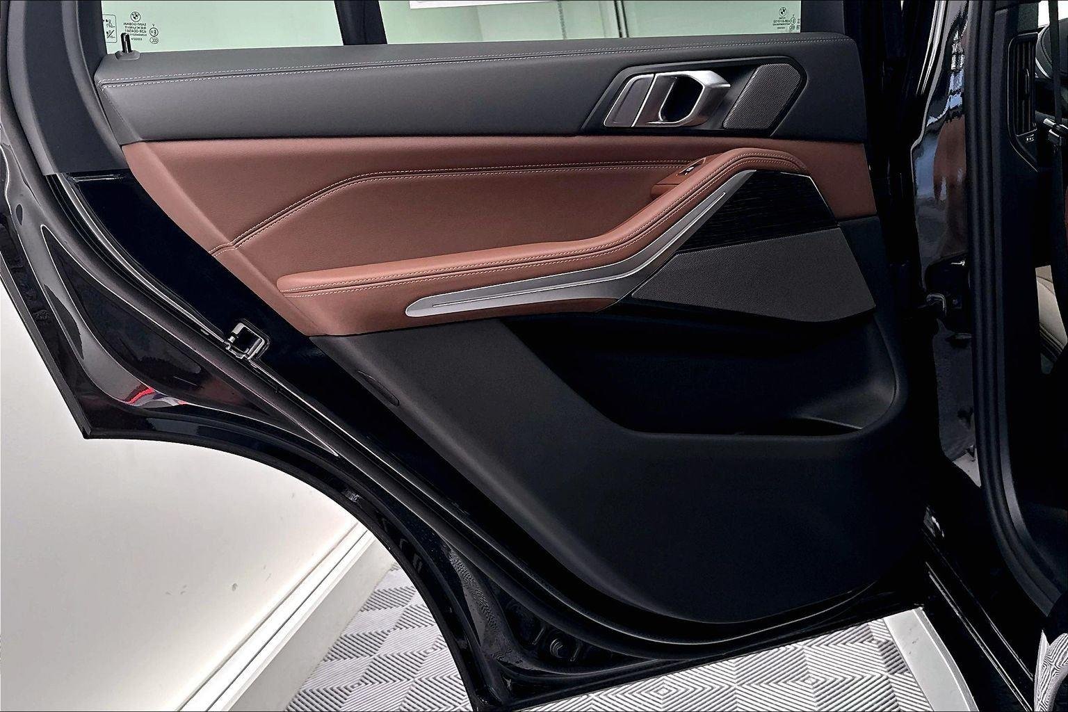 New 2026 Black Sapphire Metallic BMW xDrive50e image 29