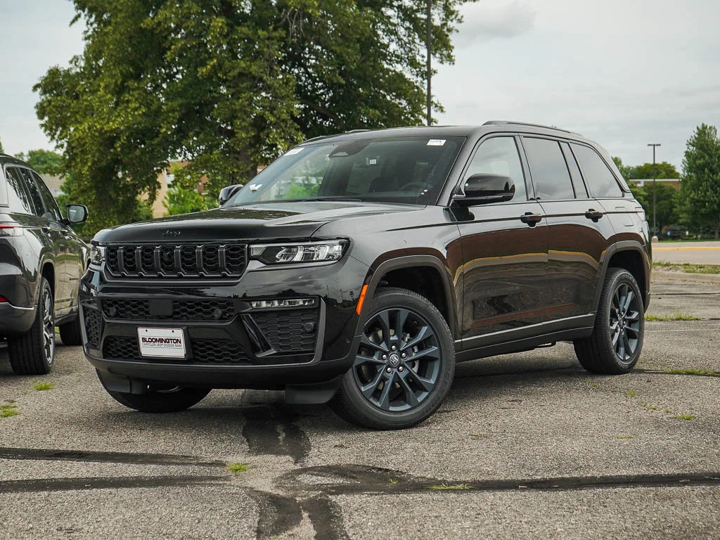 New 2026 Diamond Black Crystal Pearlcoat Jeep Limited image 1
