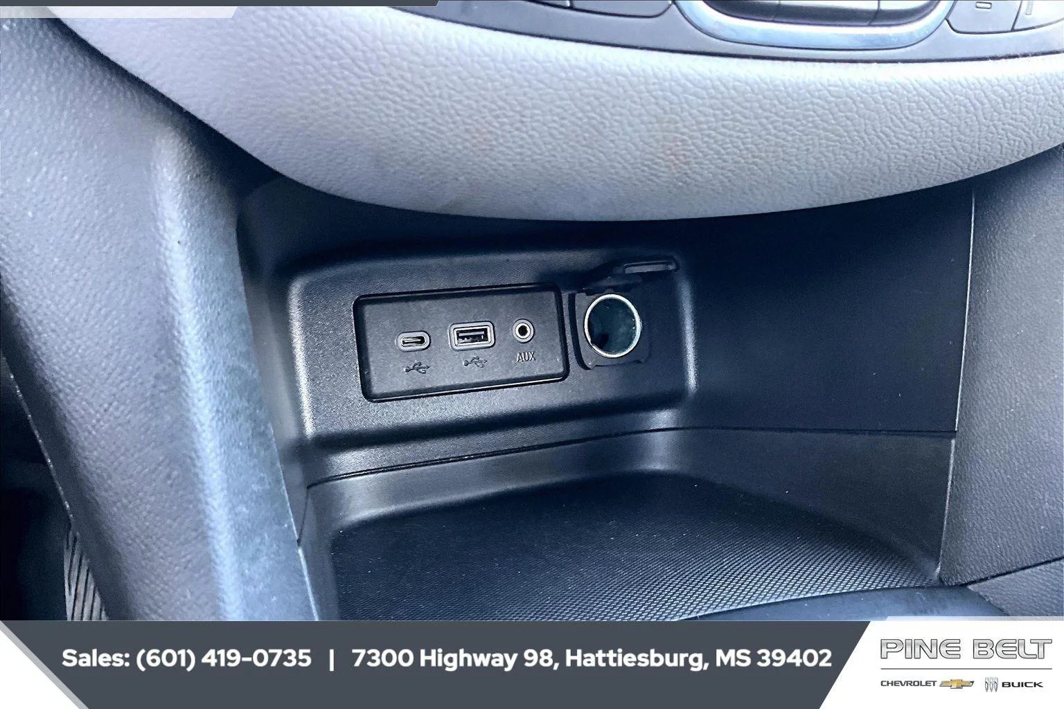 Used 2022 Summit White Chevrolet LT image 24