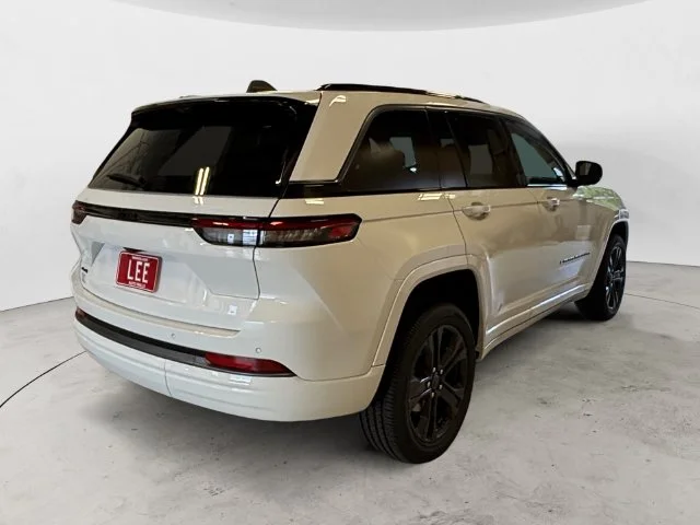New 2027 White Jeep Limited Reserve image 6