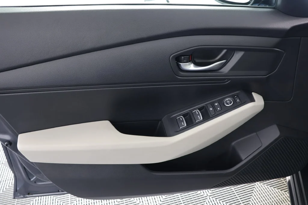 Used 2025  Honda LX image 24