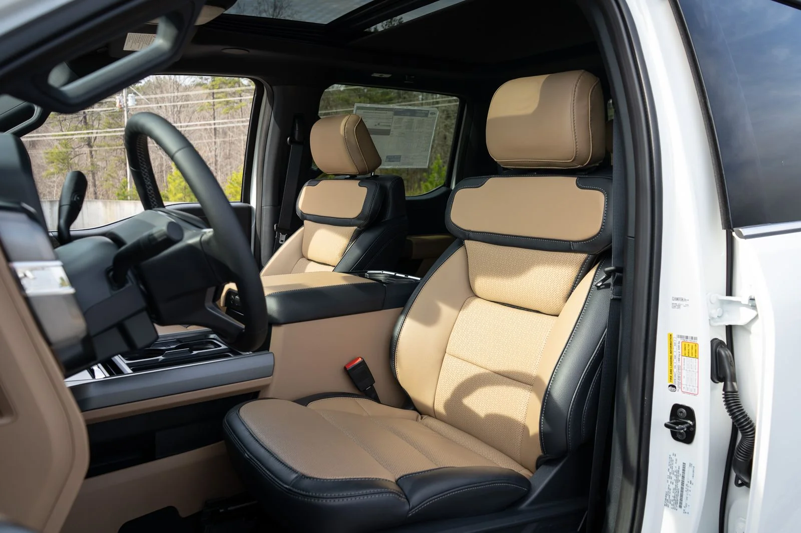 New 2026 Star White Metallic Tri-Coat Ford F-250® Lariat® image 28