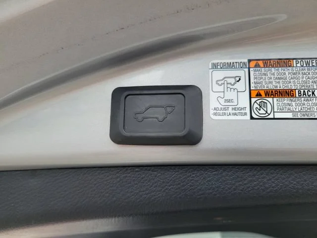 2017 Toyota RAV4 Limited - Photo 16
