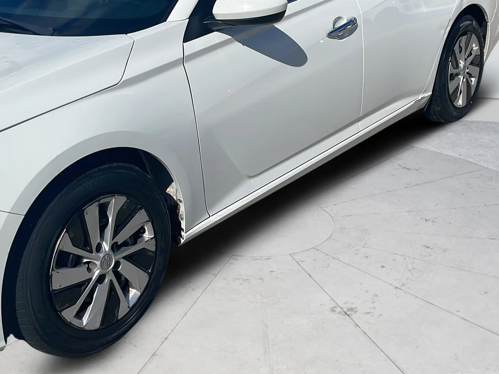 Used 2019 White Nissan 2.5 S image 37