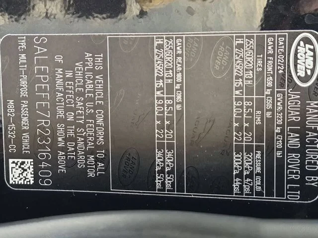 Used 2024  Land Rover SE image 38