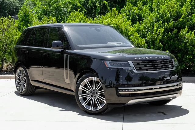 New 2026 Black Land Rover SE image 6