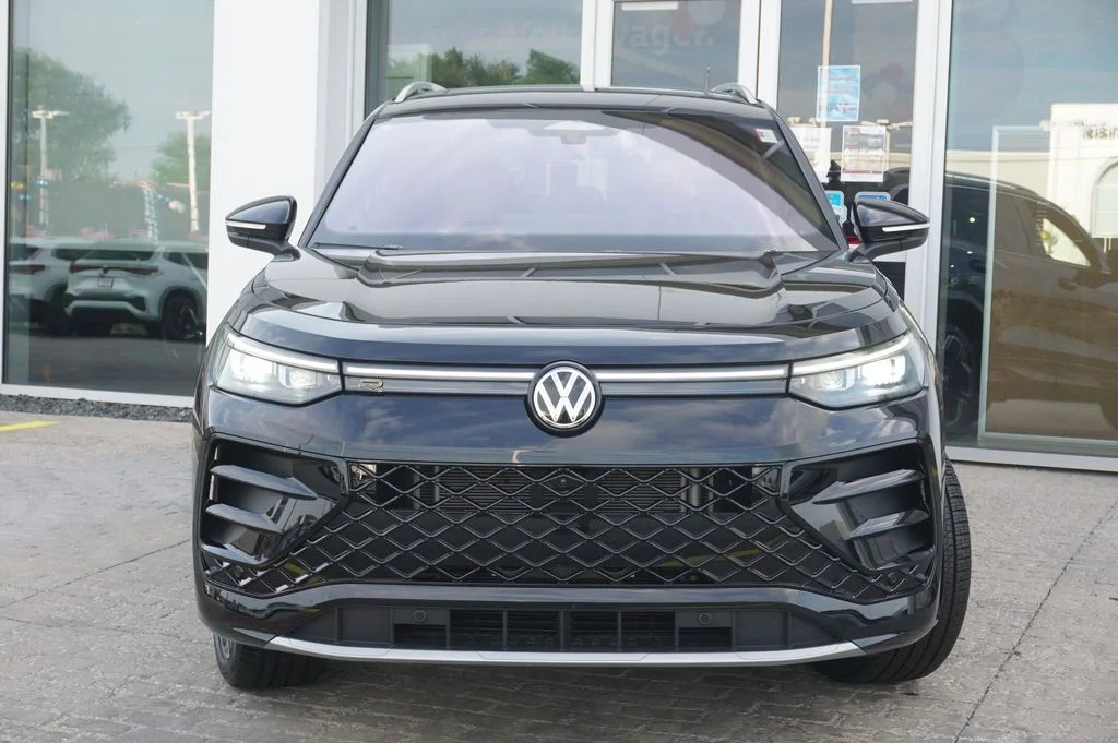 Certified Used 2025 Black Volkswagen 2.0T SEL R-Line image 9