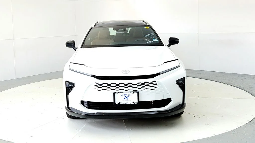 New 2026 Oxygen White Toyota Limited image 8