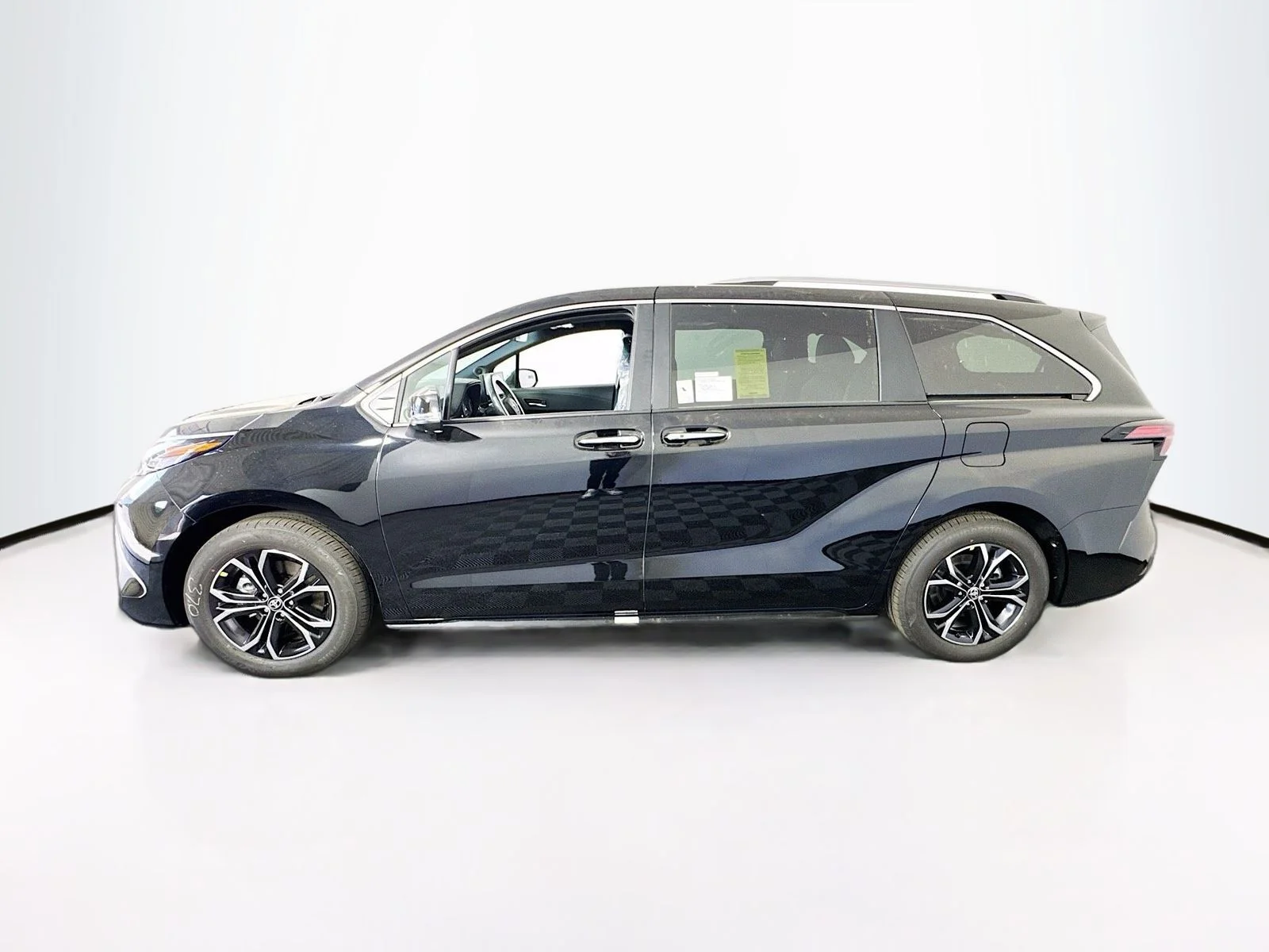 New 2026 Midnight Black Metallic Toyota  Platinum image 3