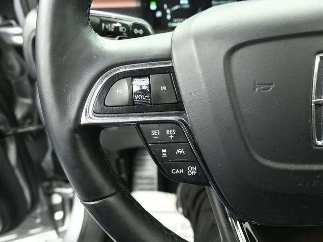 Used 2022 Silver Lincoln Reserve image 17