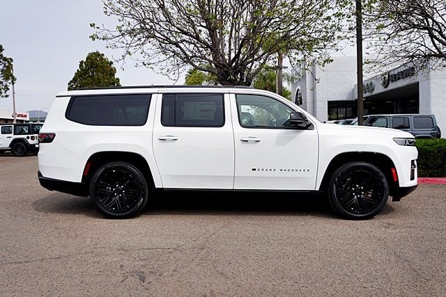 New 2026 Bright White Clear-Coat Exterior Paint Jeep Limited Reserve image 7