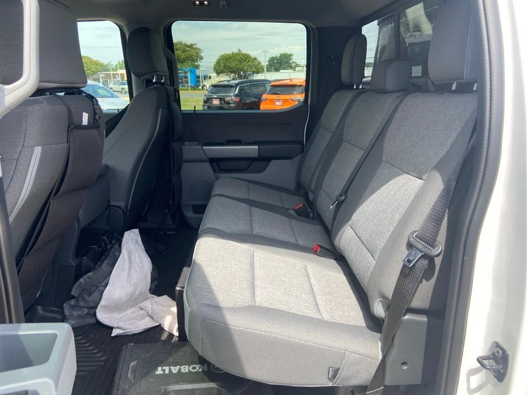 Used 2025 White Ford XL image 37