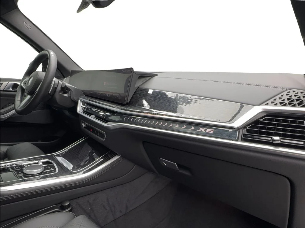 Used 2025 Black BMW sDrive40i image 33