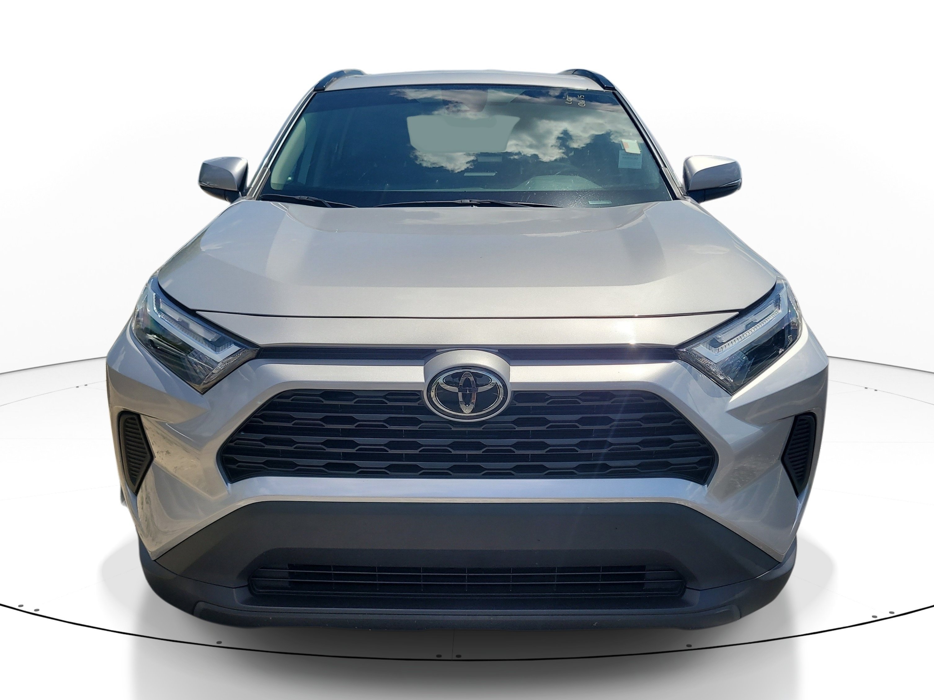 Used 2023  Toyota XLE image 2