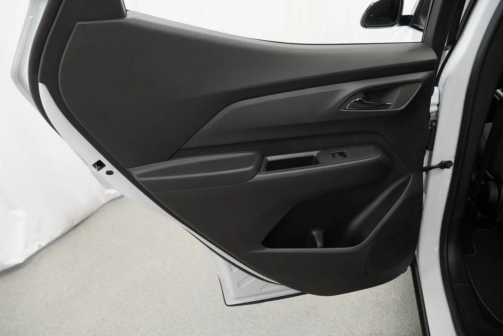 New 2027 Summit White Chevrolet LT image 23