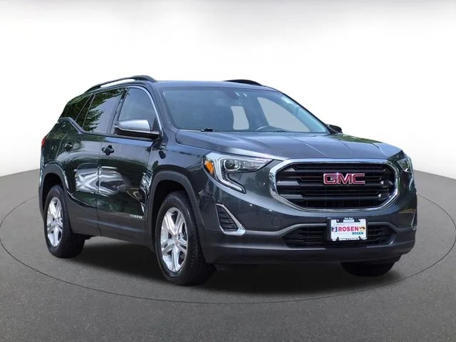 Used 2018  GMC SLE image 1