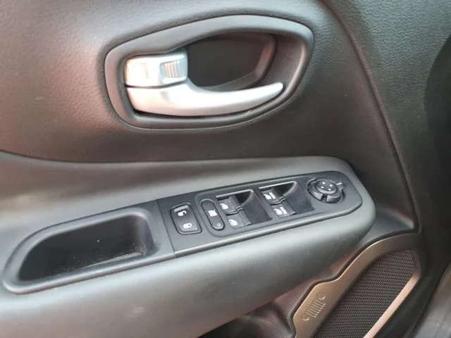 Used 2023 Red Jeep Latitude image 18