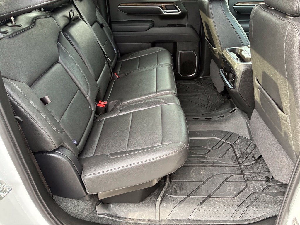 Used 2025 White Chevrolet LT image 17