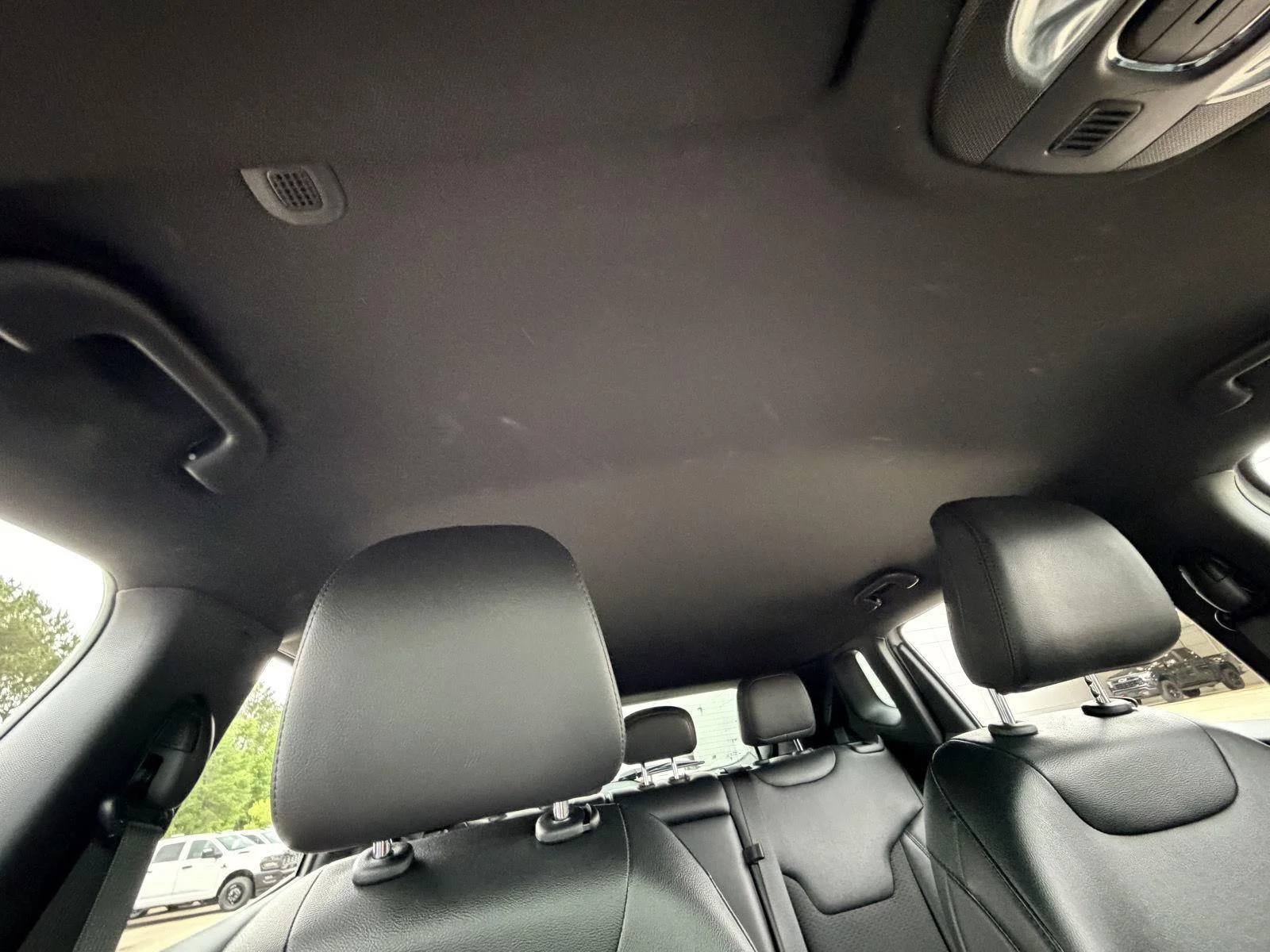 Used 2024 Silver Zynith Metallic Clearcoat Jeep Latitude image 21