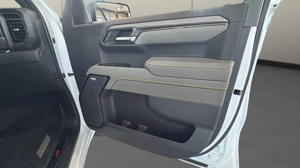 New 2026 White Chevrolet ZR2 image 9