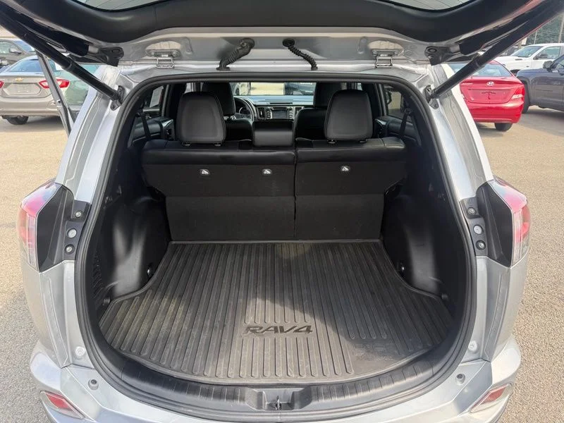 Used 2016 Silver Toyota SE image 7