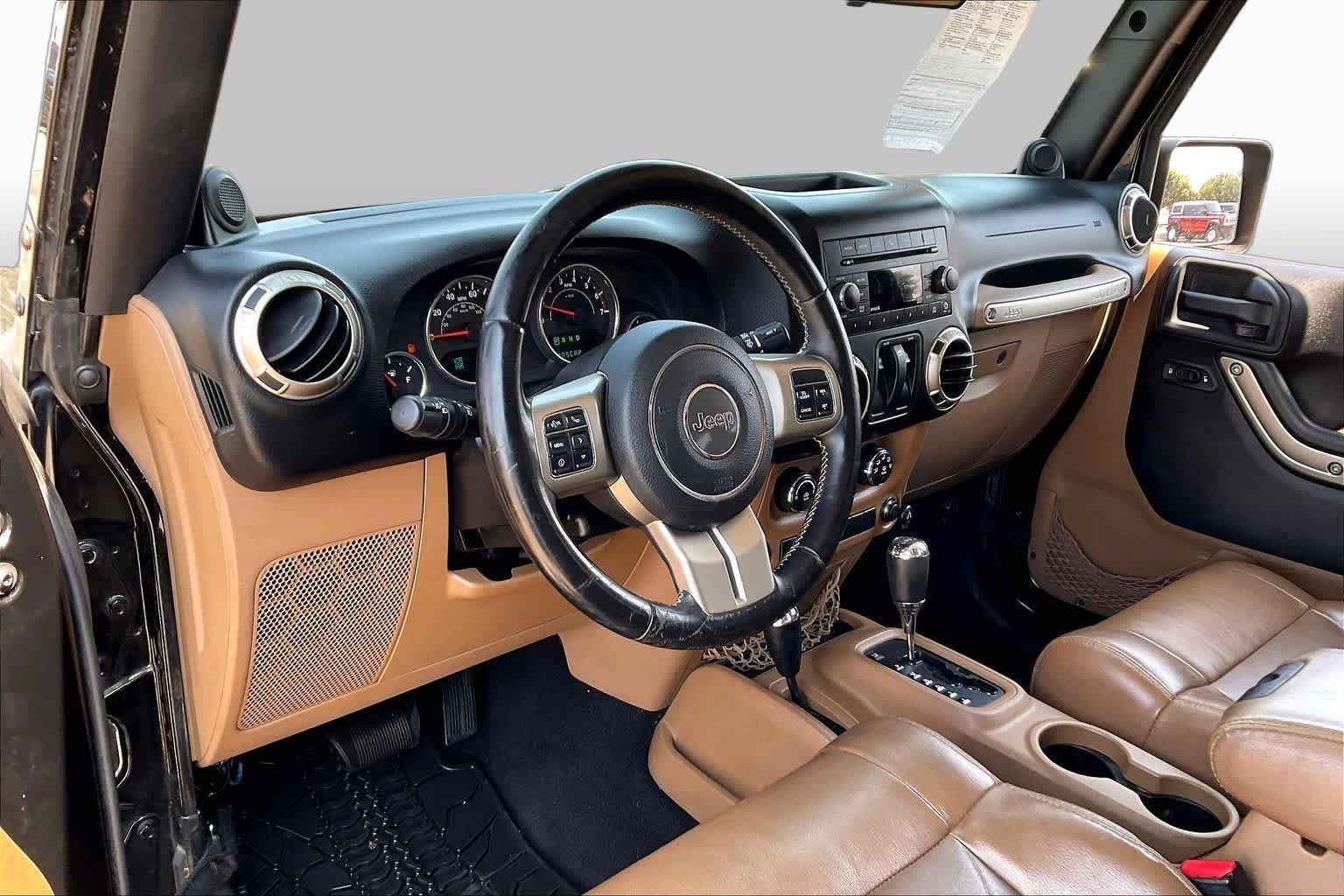 Used 2011 Black Clearcoat Jeep Mojave image 13