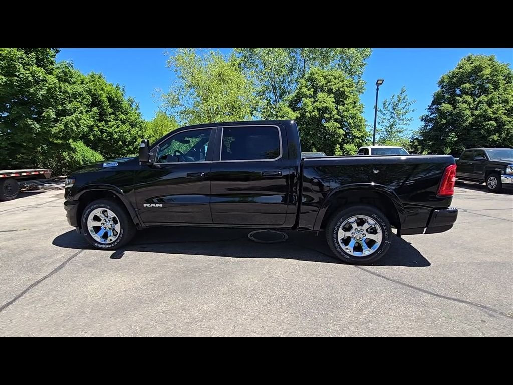 New 2026 Diamond Black Crystal Pearl-Coat Exterior Paint RAM Big Horn/Lone Star image 5