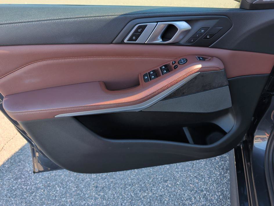 Used 2021 Arctic Gray Metallic BMW M50i image 16