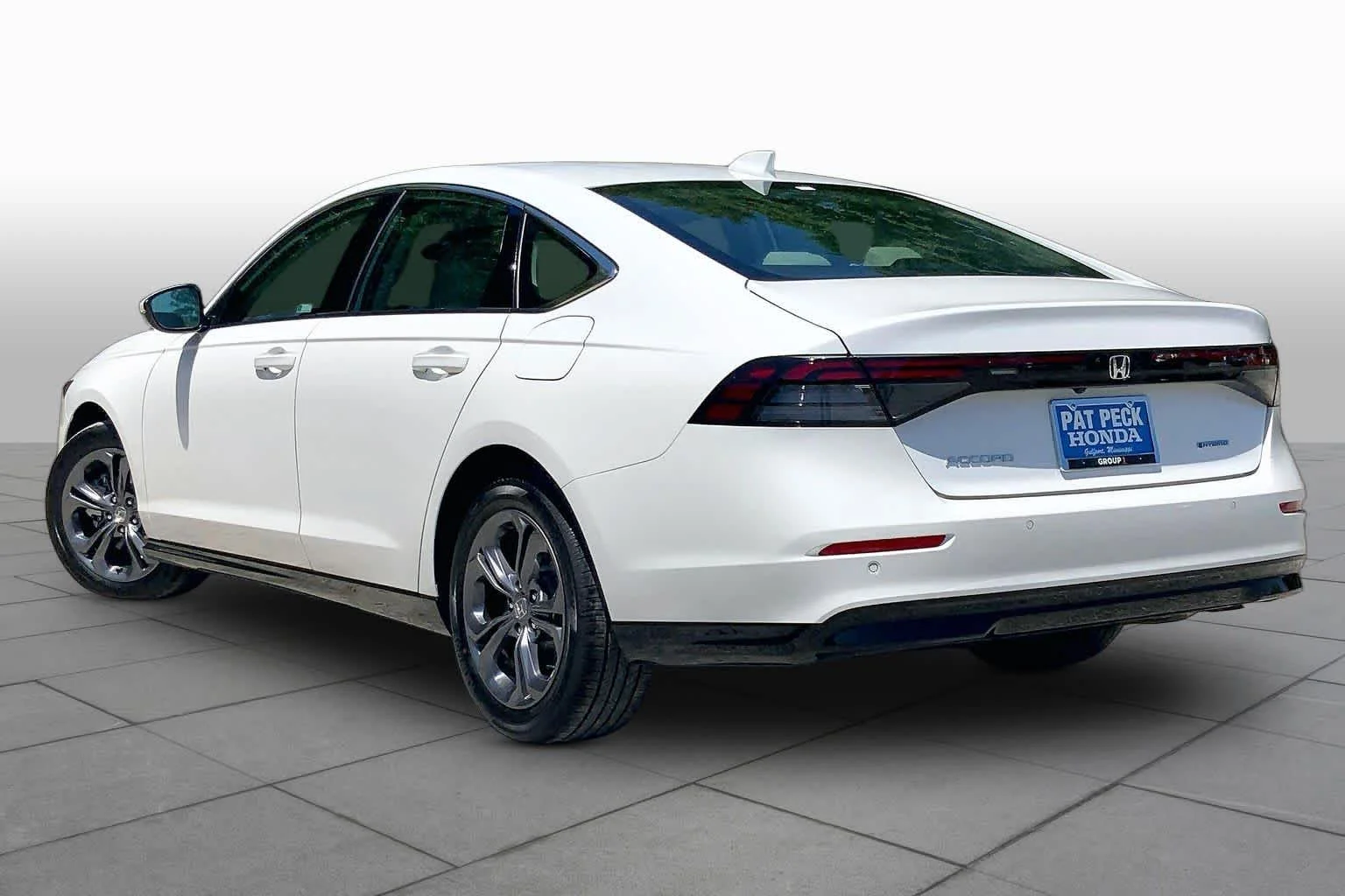 Used 2026 Platinum White Pearl Honda EX-L image 12