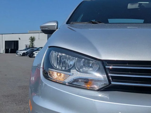 Used 2014 Silver Volkswagen Komfort Edition image 9