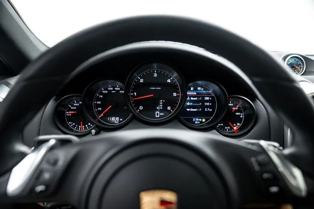 Used 2014  Porsche Diesel Platinum Edition image 33
