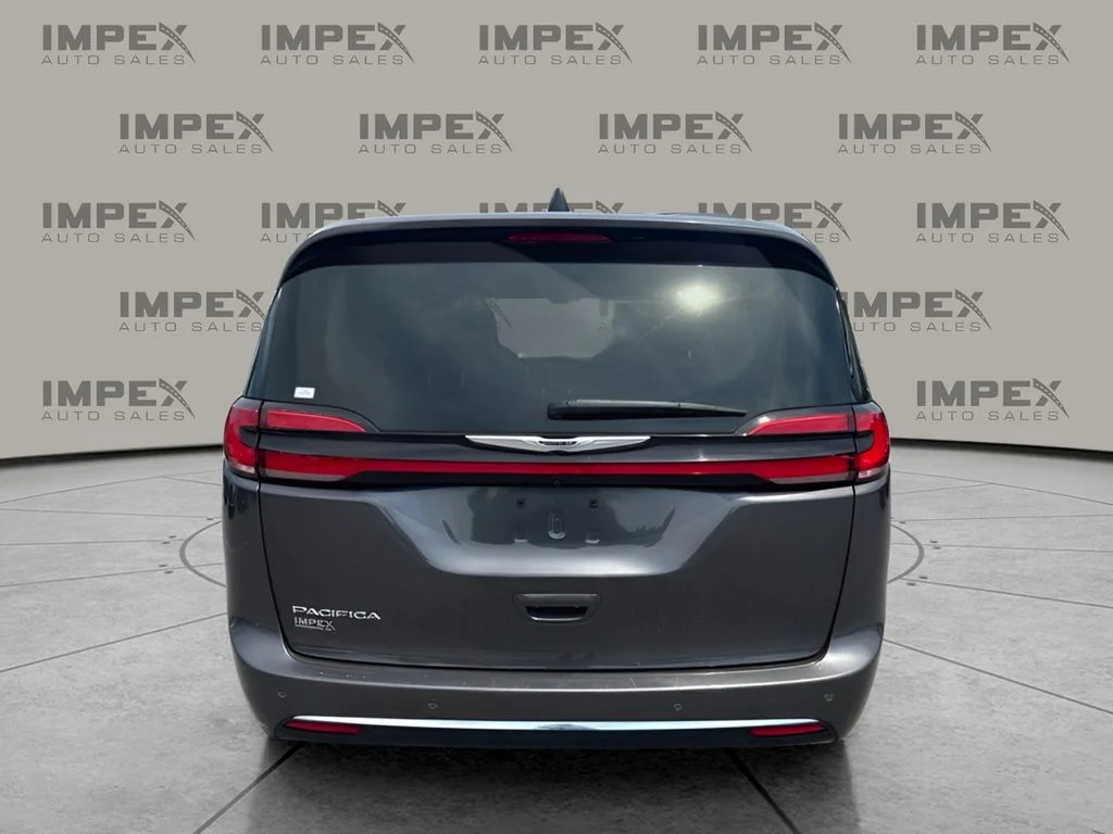 Used 2023 Gray Chrysler Touring L image 4