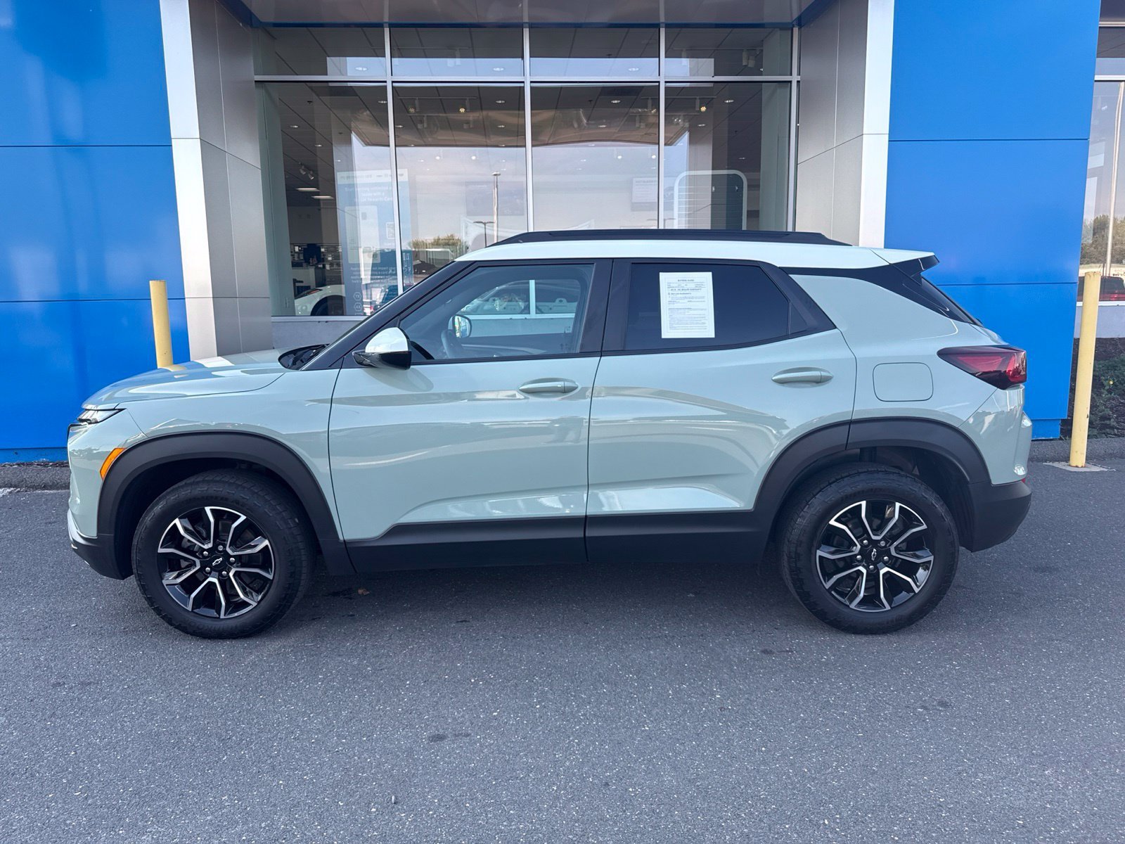 Used 2024 Cacti Green Chevrolet ACTIV image 9