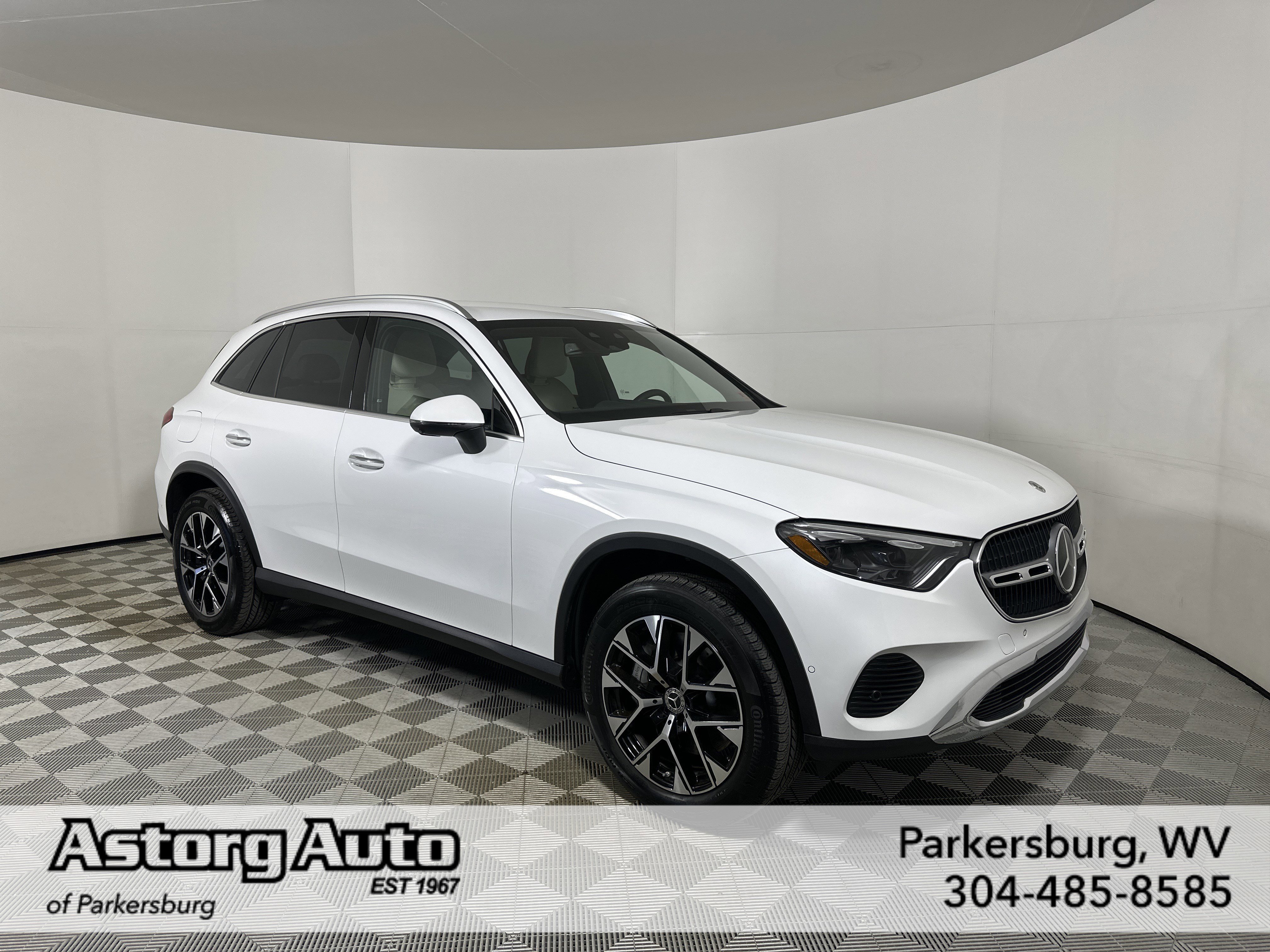 2025 Mercedes-Benz GLC GLC 350e 4MATIC's photo
