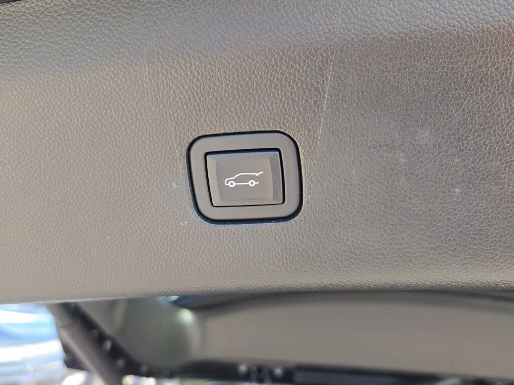 Used 2024 Black Buick Essence image 19