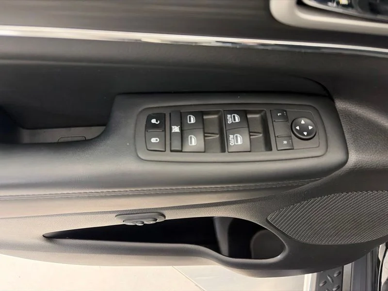 Used 2022 Black Jeep Limited image 22