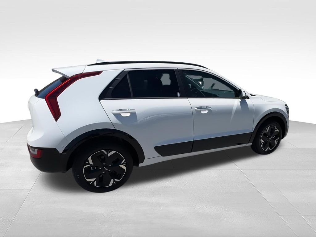 New 2026 White Kia Wave image 8