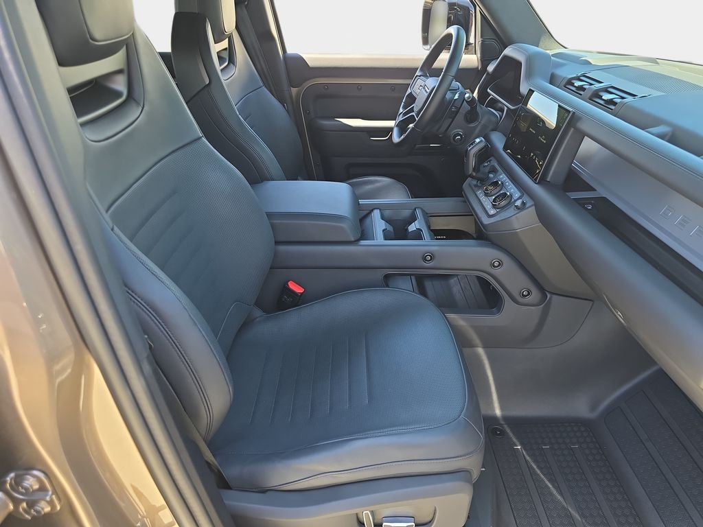 Used 2025 Brown Land Rover OCTA image 10
