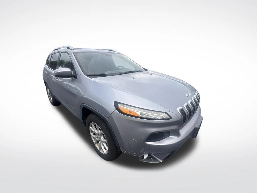 Used 2014 Billet Silver Metallic Clearcoat Jeep Latitude image 12
