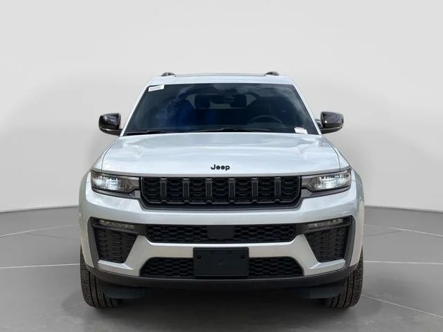New 2026 Silver Zynith Exterior Paint Jeep Limited image 9