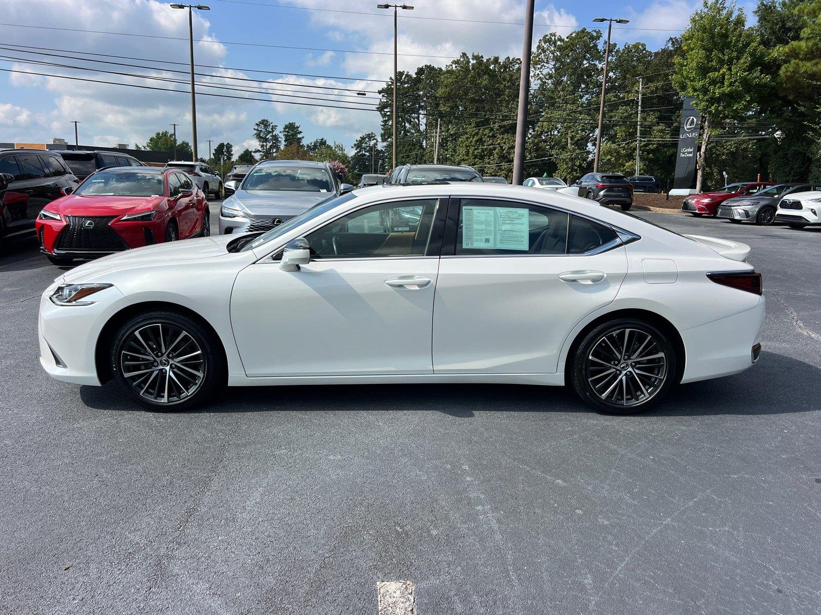 Used 2025 Eminent White Pearl Lexus ES 300h image 8