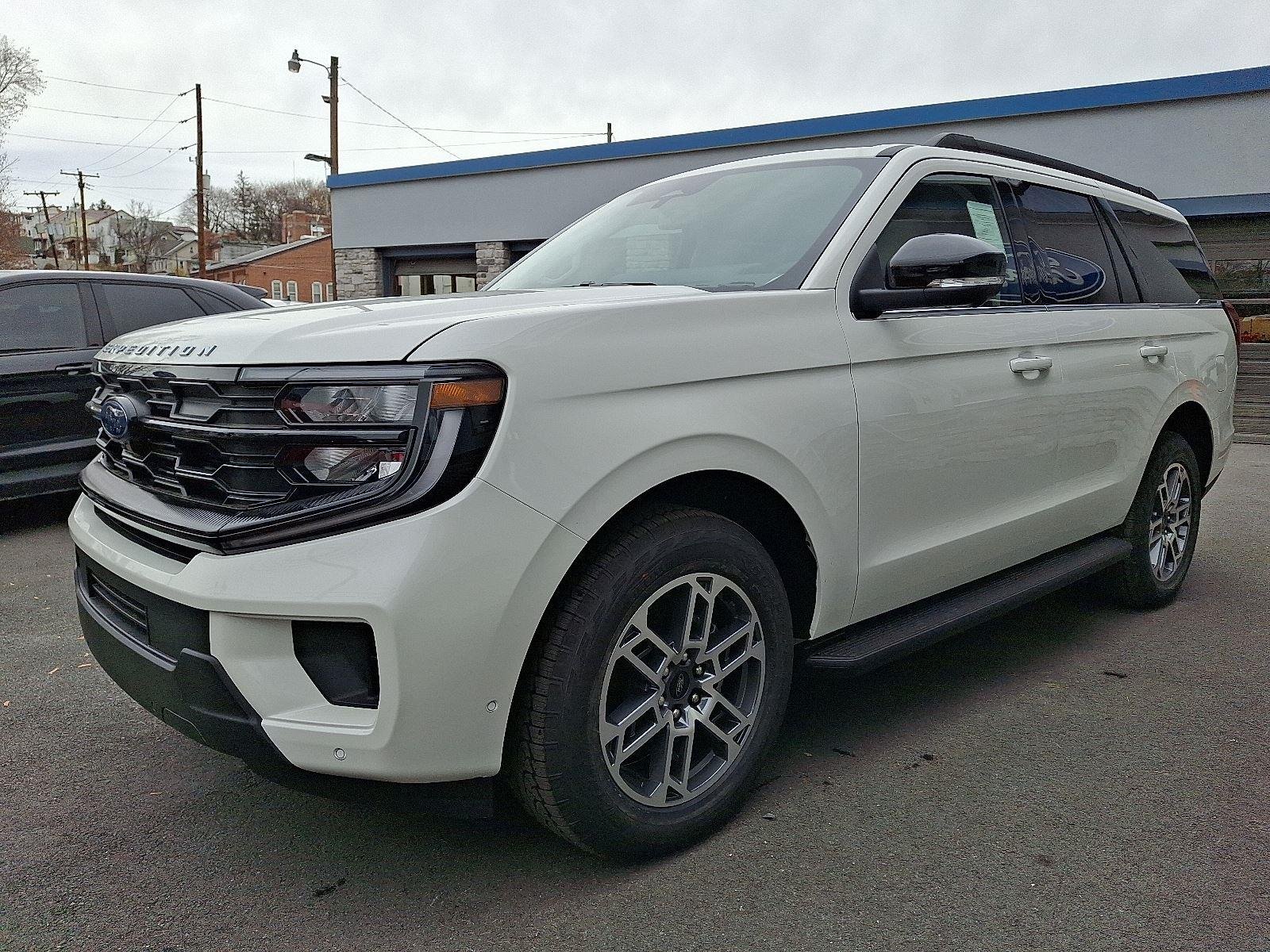 New 2025 Star White Metallic Tri-Coat Ford Active image 2
