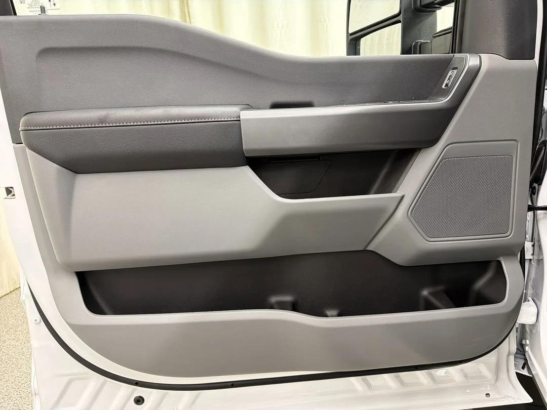New 2026 Oxford White Ford F-250® XLT image 17