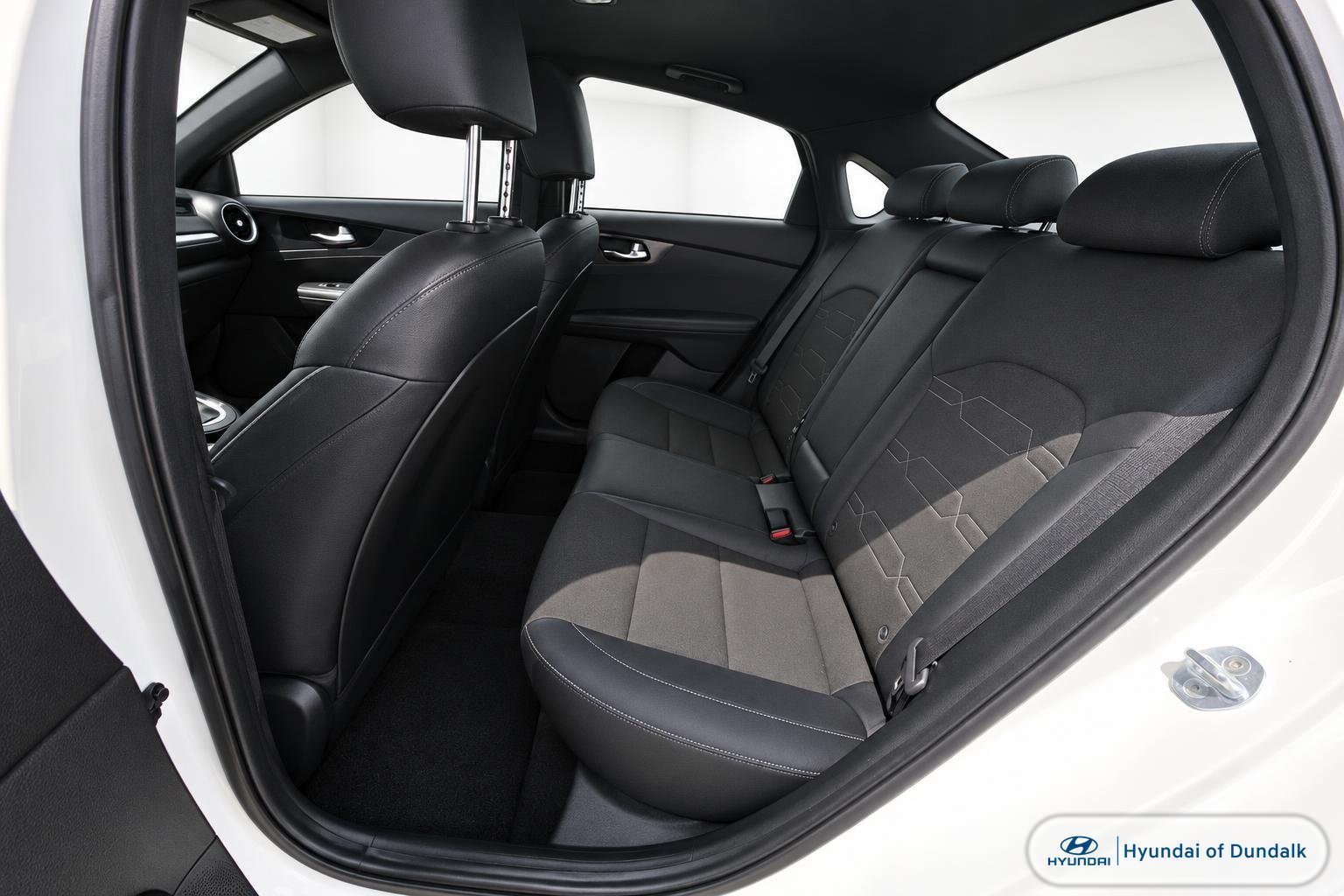 Used 2022 White Kia GT-Line image 9