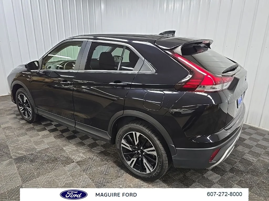 Used 2025 Black Mitsubishi SE image 11