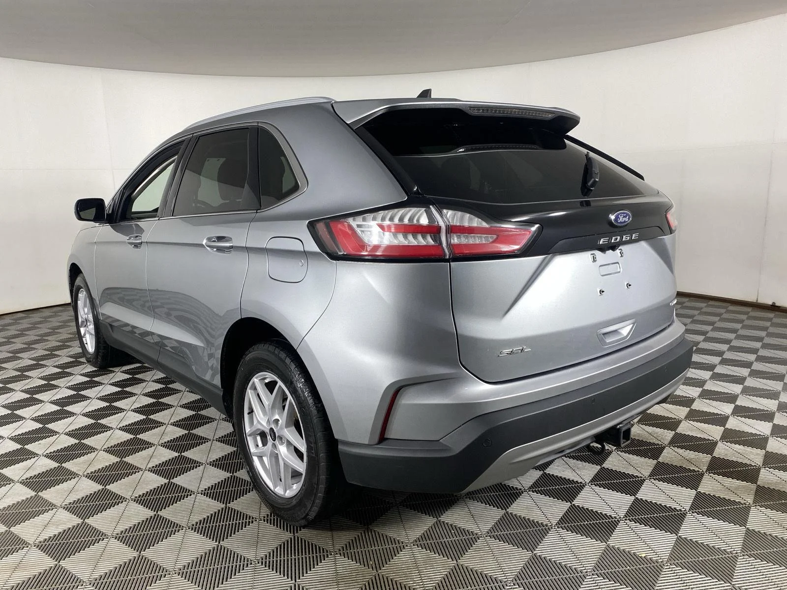 Used 2024 Iconic Silver Ford SEL image 8