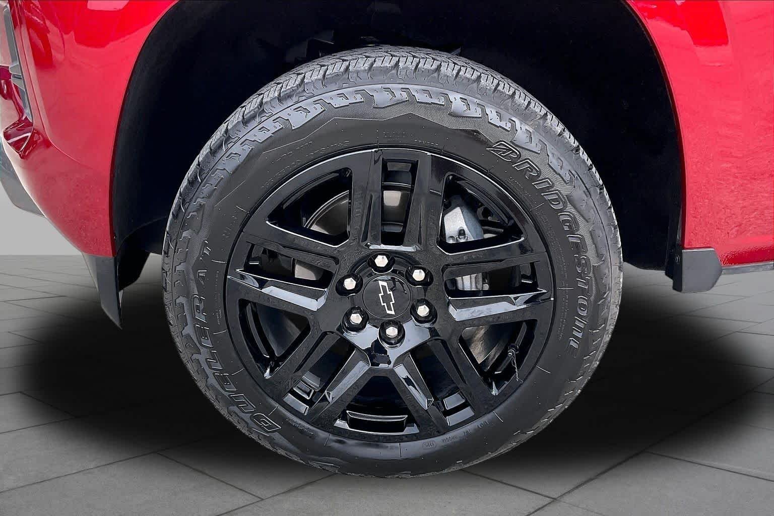 Used 2025 Radiant Red Tintcoat Chevrolet 4WD Z71 image 10