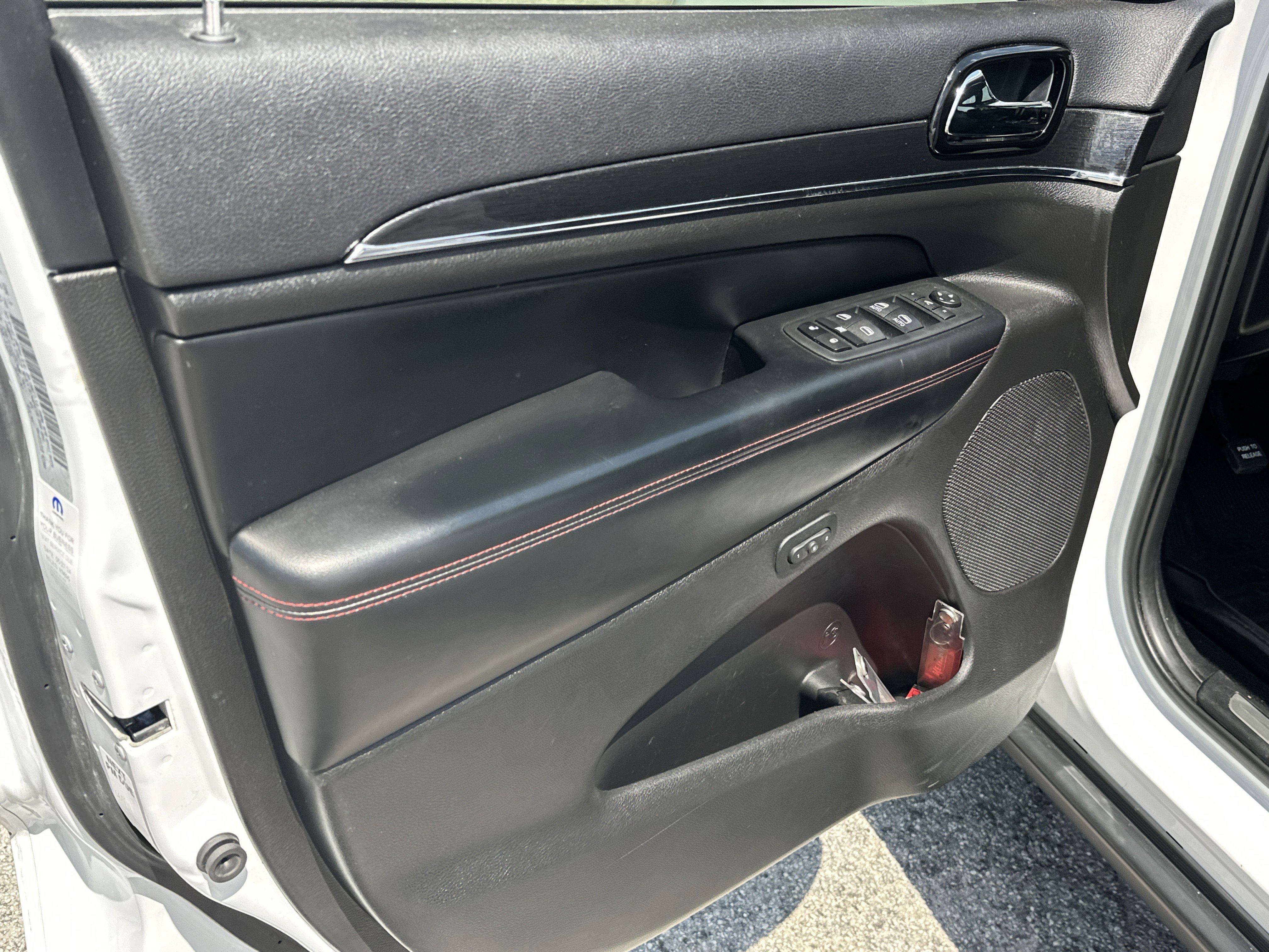 Used 2020 Bright White Clearcoat Jeep Trailhawk image 11
